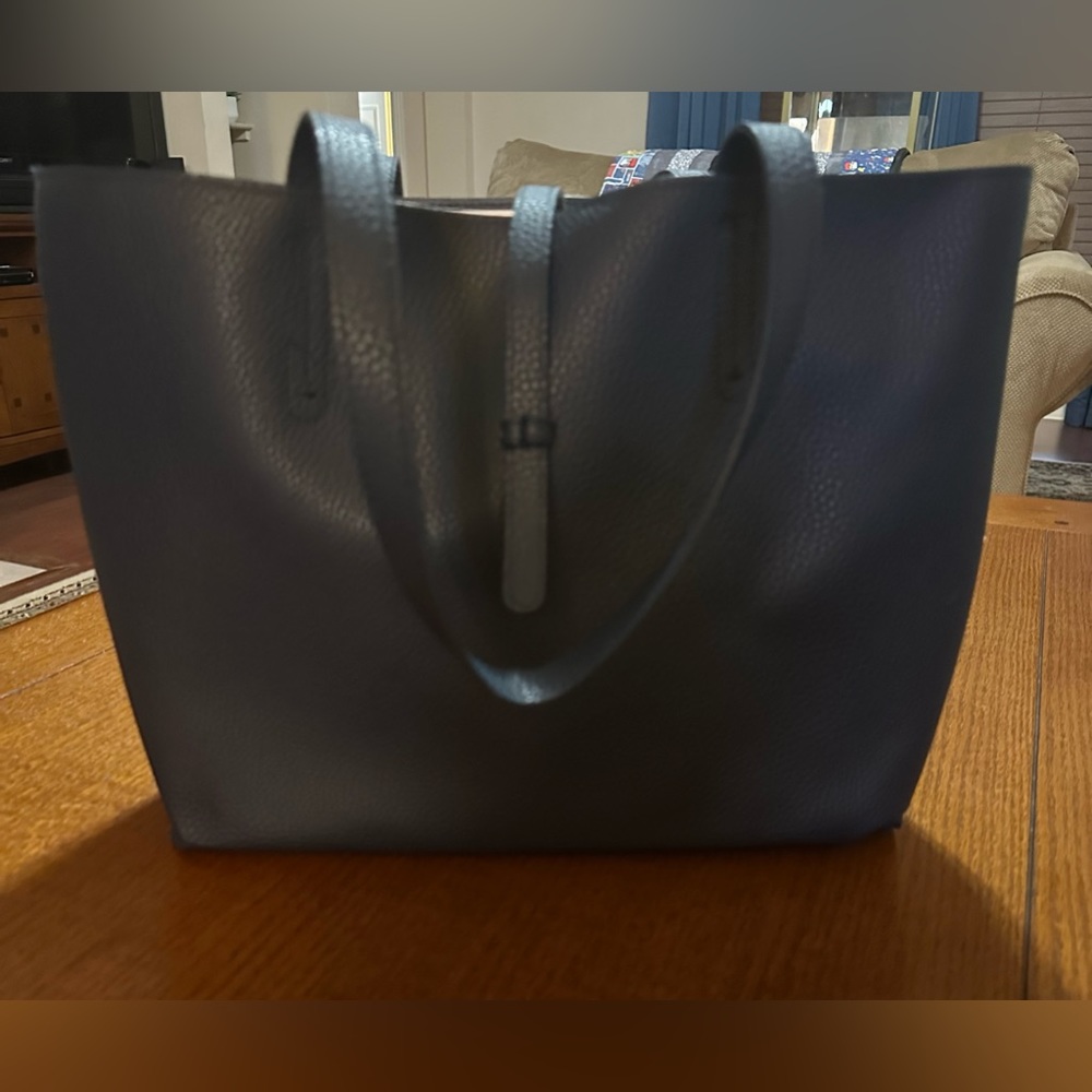 Leigh Collection Navy Bag with strap closure Navy/White Stripe Interior